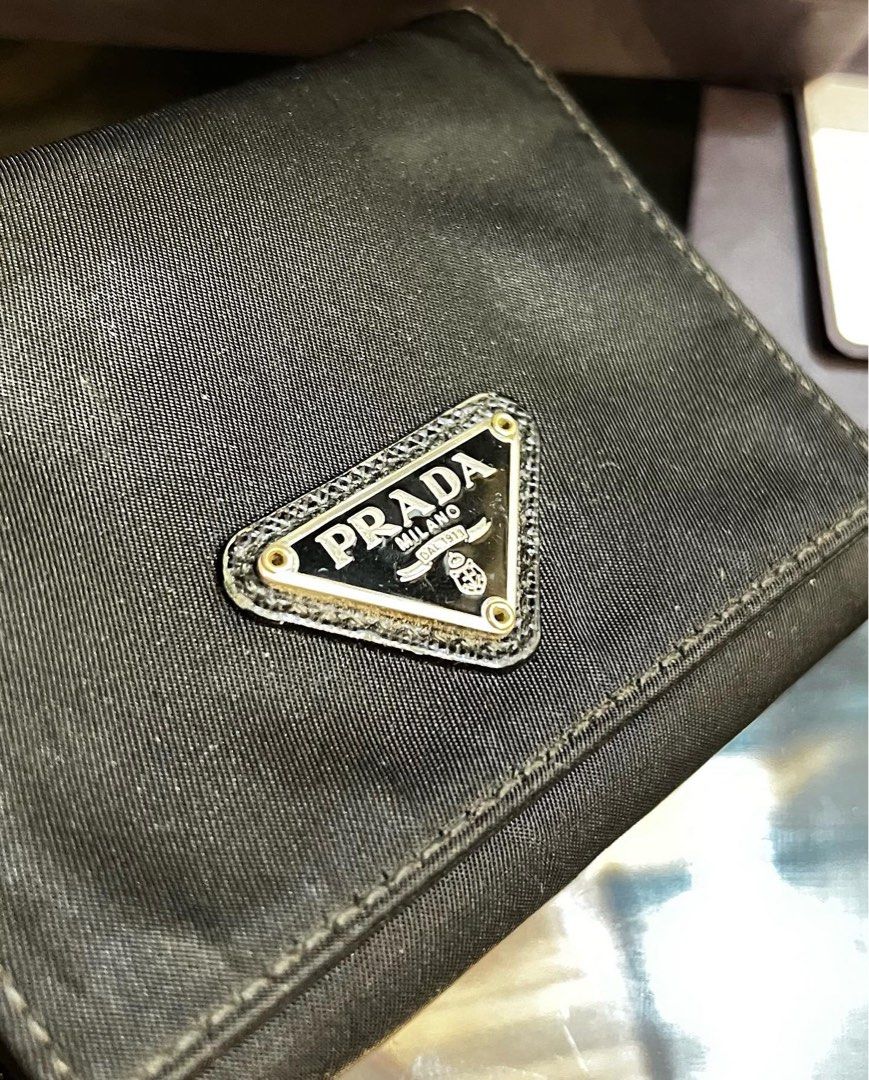 Prada card holder (Category: Luxury Bags & Wallets) located in Cavite. Submitted by rraaa32 (Listing ID 1199892485, Image 2). Description: .