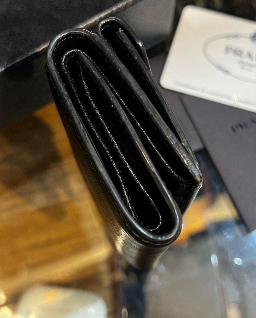 Prada trifold wallet (Category: Luxury Bags & Wallets) located in Cavite. Submitted by rraaa32 (Listing ID 1199892908, Image 3). Description: .