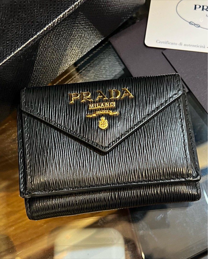 Prada trifold wallet (Category: Luxury Bags & Wallets) located in Cavite. Submitted by rraaa32 (Listing ID 1199892908, Image 1). Description: .