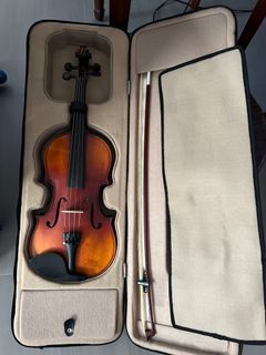 Rarely used Violin with case