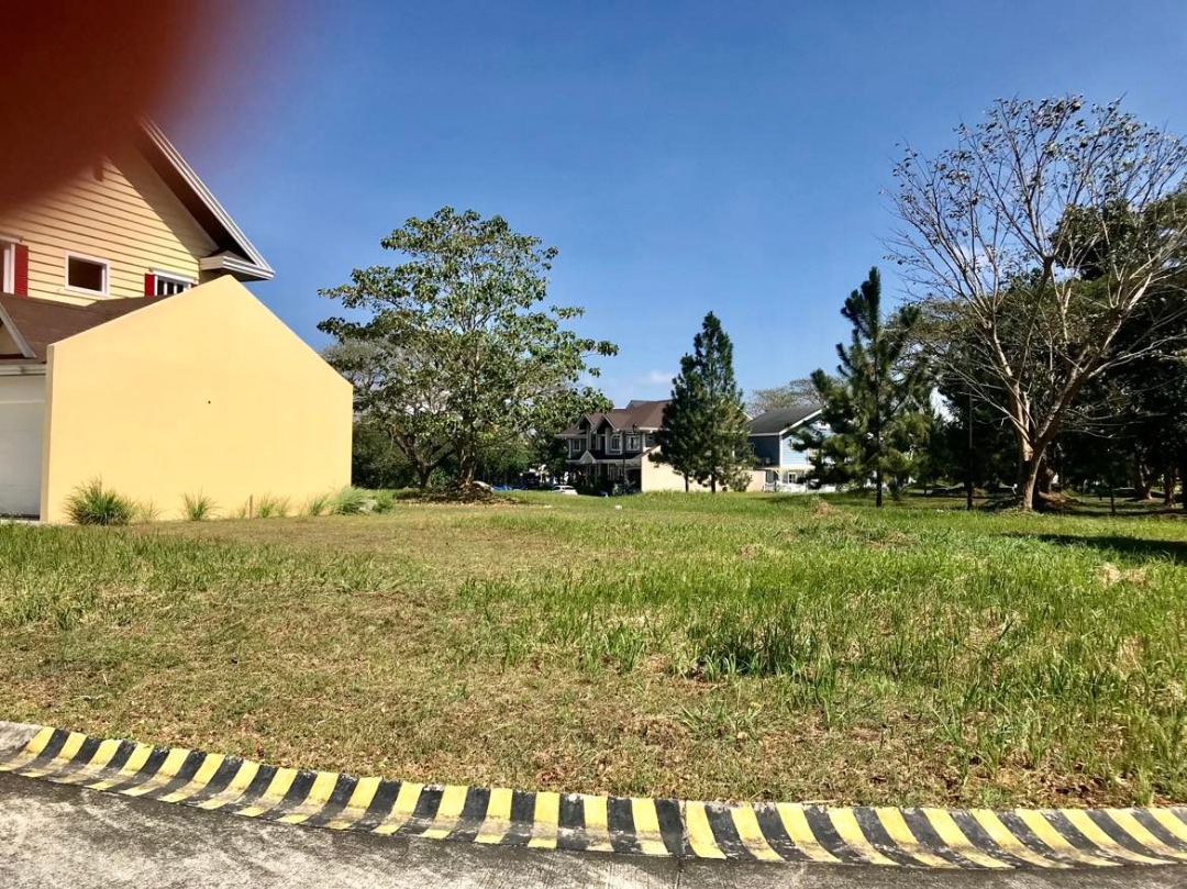 Residential Corner Lot For Sale at Club, Sta. Rosa, Laguna