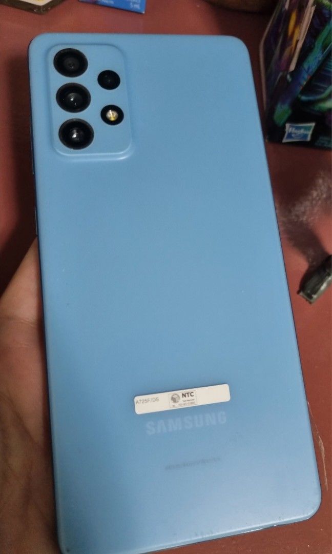 SAMSUNG A72 BLUE LIKE NEW (Category: Samsung) located in Makati City. Submitted by tuffbrat (Listing ID 1199978897, Image 2). Description: Color Awesome Blue 6.7" 1080x2400 pixels 64MP 5000mAh Li-ion battery Complete with box RAM 8GB STORAGE 256GB.