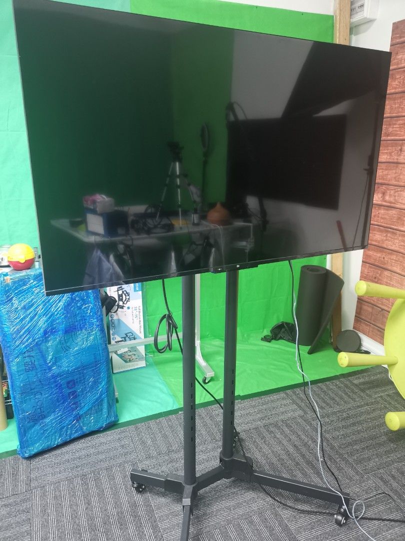 Solid floor TV rack with wheels, TV & Home Appliances, TV