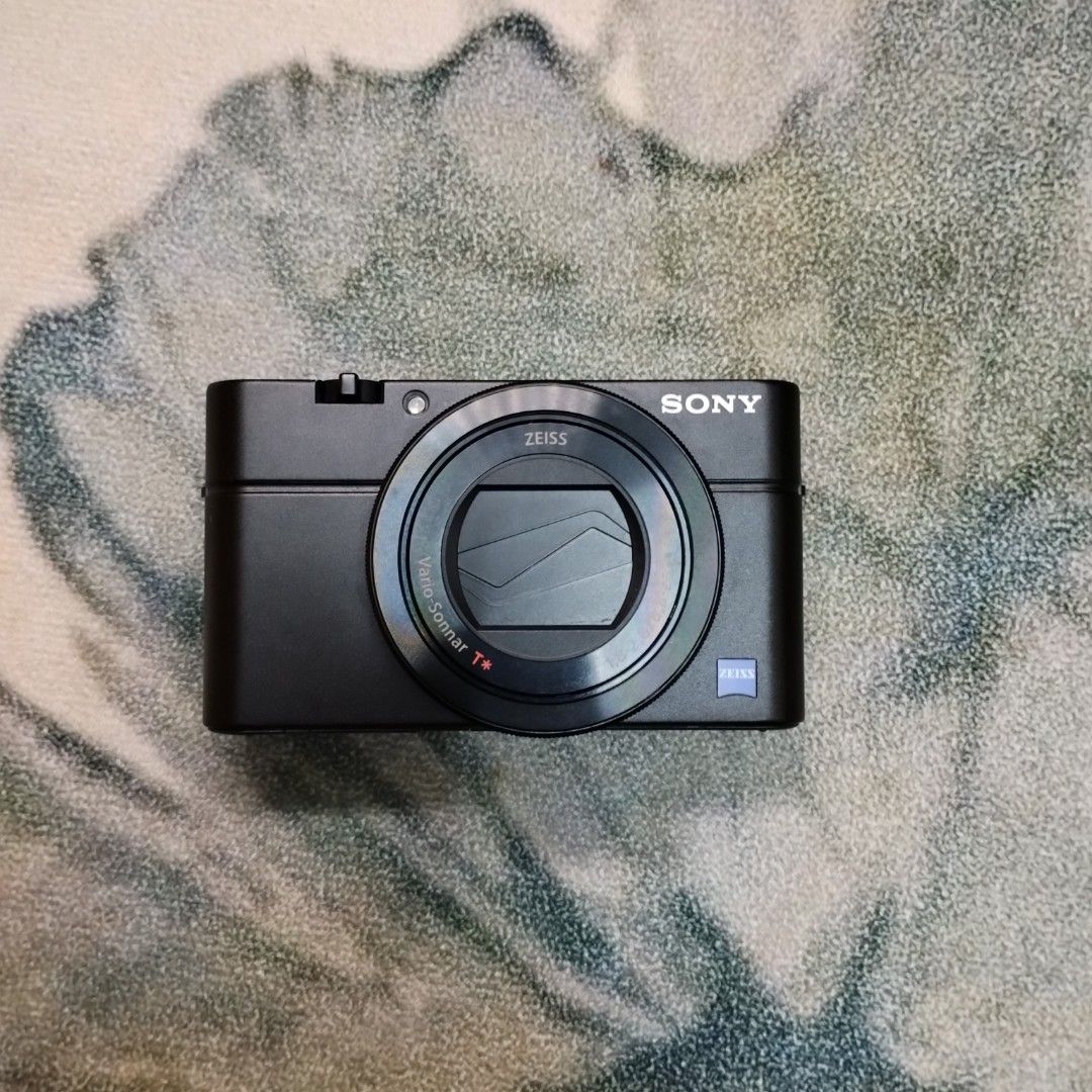 Sony RX100 Mark IV, Photography, Cameras on Carousell