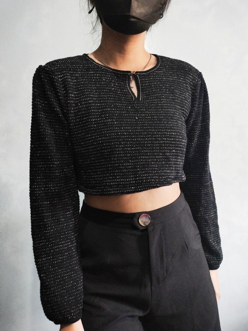 Sparkly cropped longsleeves (Category: Longsleeves) located in Santa Rosa. Submitted by jaypi.declutter (Listing ID 1199992873, Image 1). Description: Best fit for S to M For more information, please send me a message..