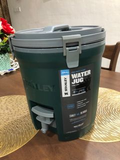 Stanley Adventure Fast Flow Water Jug 3.7L/1Gallon Green (RM 280) Can  Slightly Nego