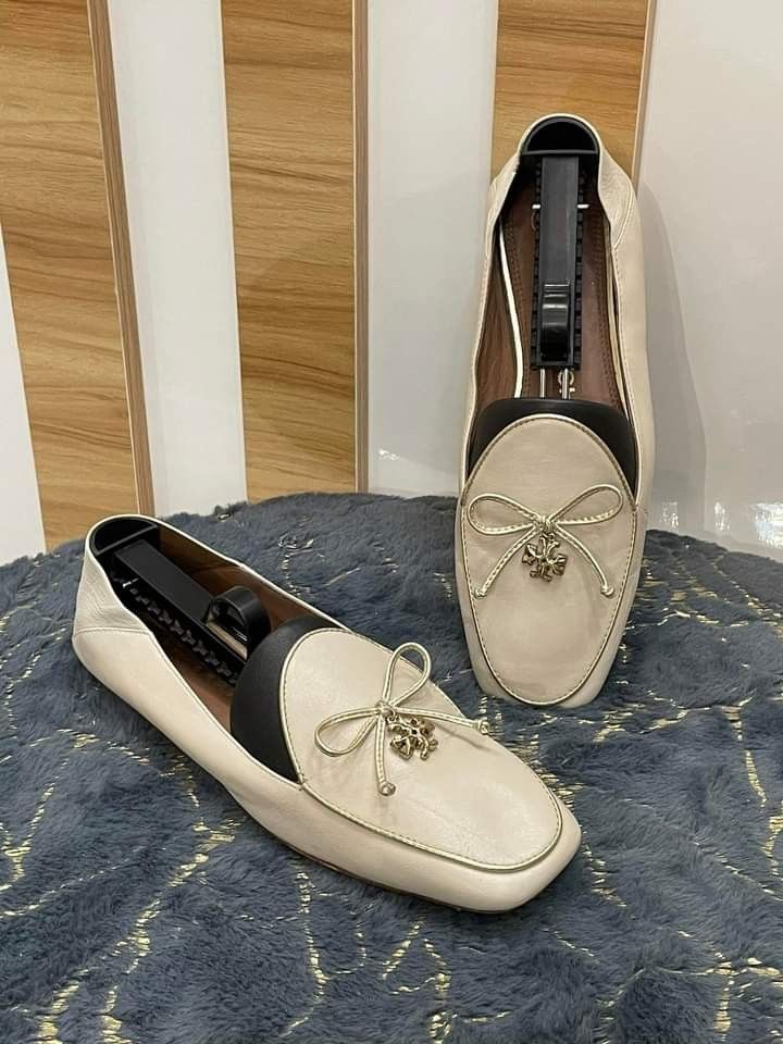 Tory Burch flat shoes Authentic ? Genuine leather Rank AB Size EU   slim fit / US 7 / 25cm in women ?? ?️ 2,680 + shipping fee, Luxury,  Sneakers & Footwear on Carousell