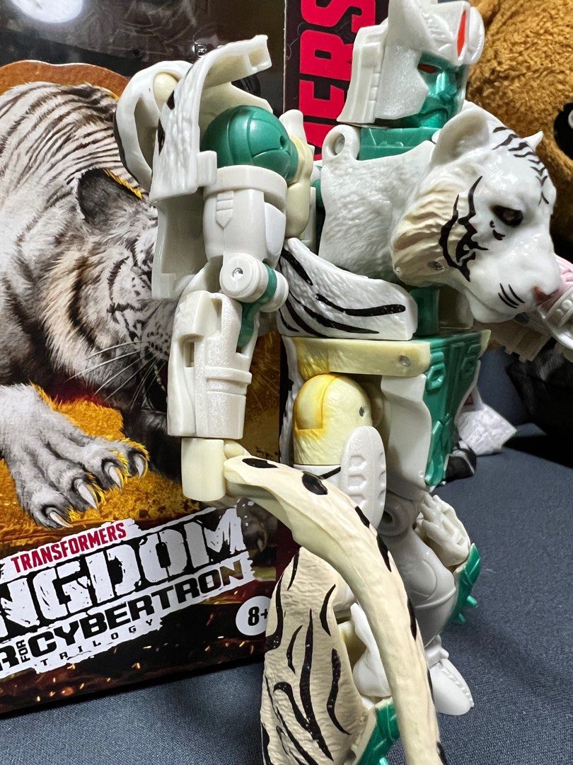 Transformers WFC Kingdom Tigatron Beast Wars, Hobbies & Toys, Toys