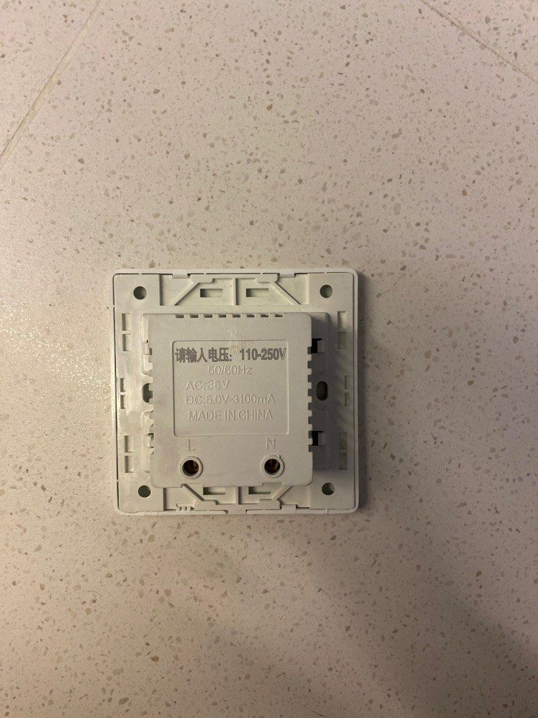 USB socket (Category: Electrical, Adaptors & Sockets) located in Singapore. Submitted by poppiespops (Listing ID 1199929657, Image 2). Description: .