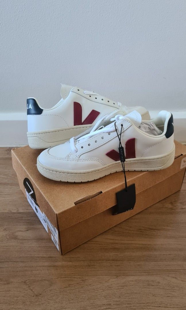 Veja v12 b online mesh white pekin