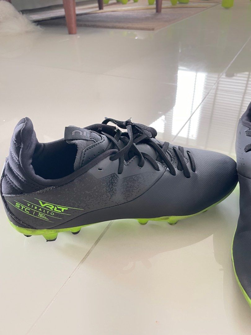 Very lightly used soccer boots Men s Fashion Footwear Sneakers
