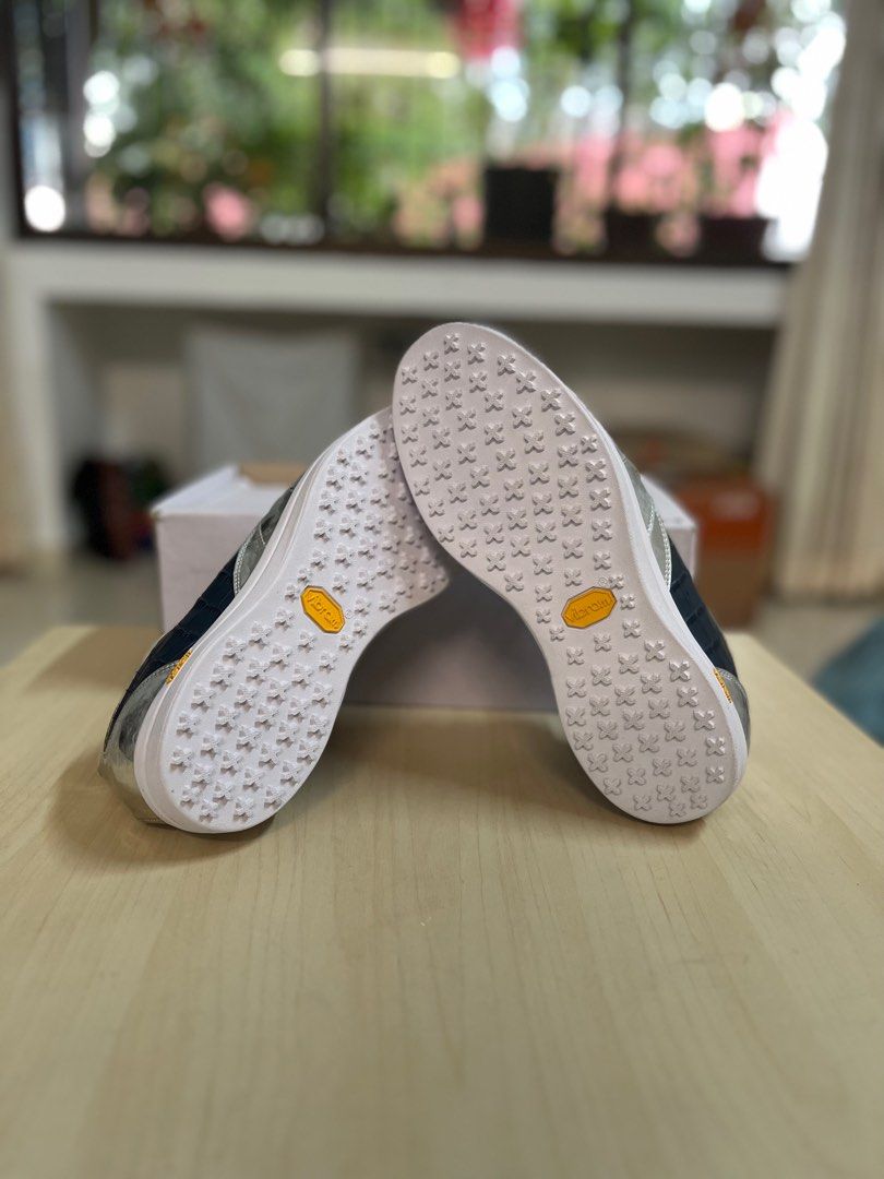 Vibram sneakers, Women's Fashion, Footwear, Sneakers on Carousell