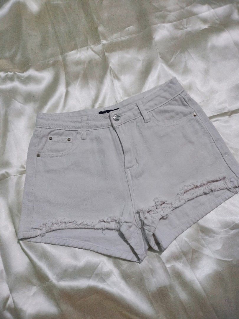 White tattered shorts (Category: Shorts) located in Santa Rosa. Submitted by jaypi.declutter (Listing ID 1199984126, Image 1). Description: waist: 28 inches rise: 11.5 inches with small faint stain near the hem For more information, please send me a message..