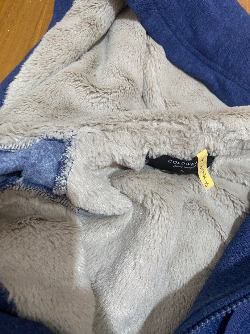 Winter Jacket (Category: Babies & Kids Fashion) located in Singapore. Submitted by babiestnt (Listing ID 1199914912, Image 3). Description: Wore once for japAn. Super soft cotton n inner soft fleece material. Suitable for boys age 12 (+-). Just got back from laundry .