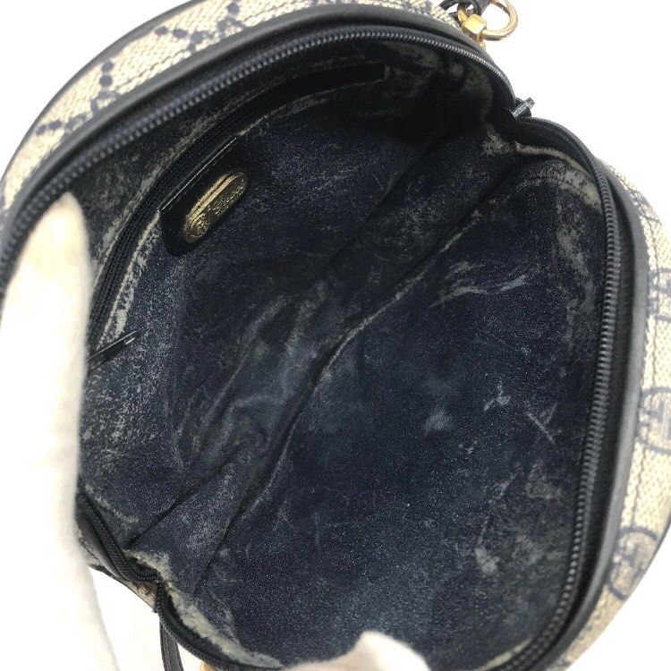 Gucci Vintage Navy Monogram Bag – Dina C's Fab and Funky Consignment  Boutique
