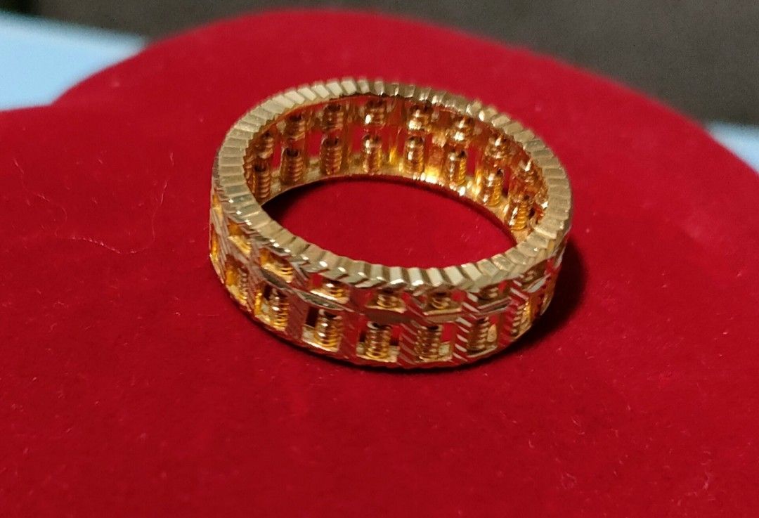 Gold ring round discount