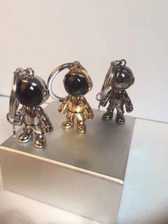 日本包 agnes b 小b包 日本b 三色 太空人 金屬吊飾 鑰匙圈 吊飾 掛飾 可愛 時尚