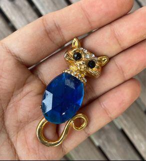 Adorable cat brooch (vintage gold plated adorable)