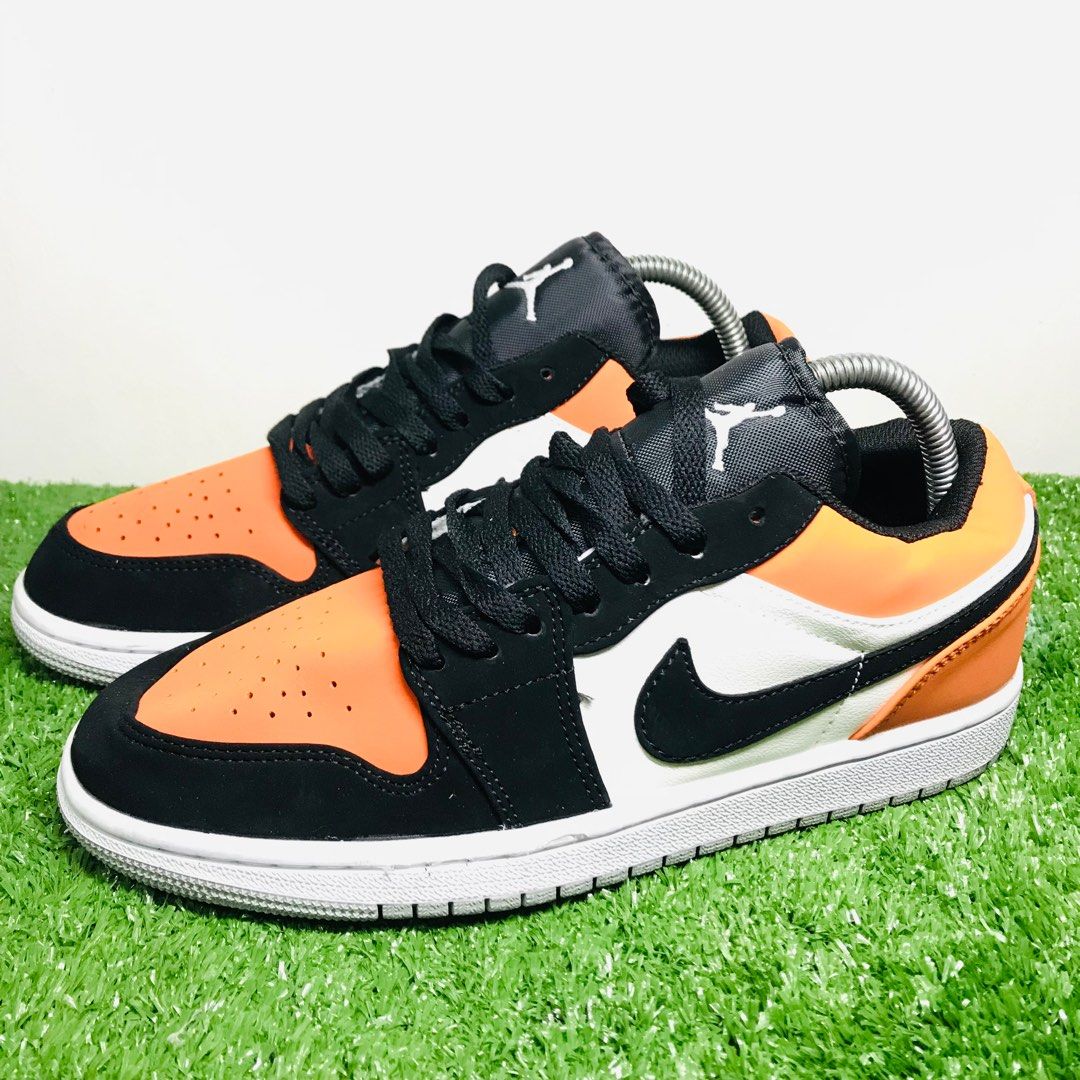 AIR JORDAN 1 LOW PREMIUM ITEM BUNDLE SNEAKER JOGGING