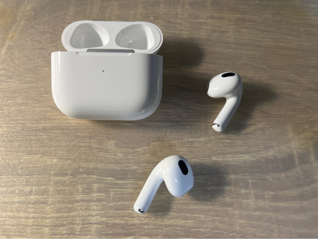 Apple Airpods Gen 3 Magsafe Case (Warranty Till 27 July 2023) + Box and