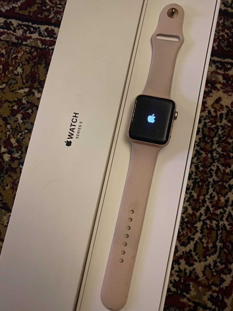 Apple Watch 3 Series GPS 42mm Rose Gold with Pink Sport Band