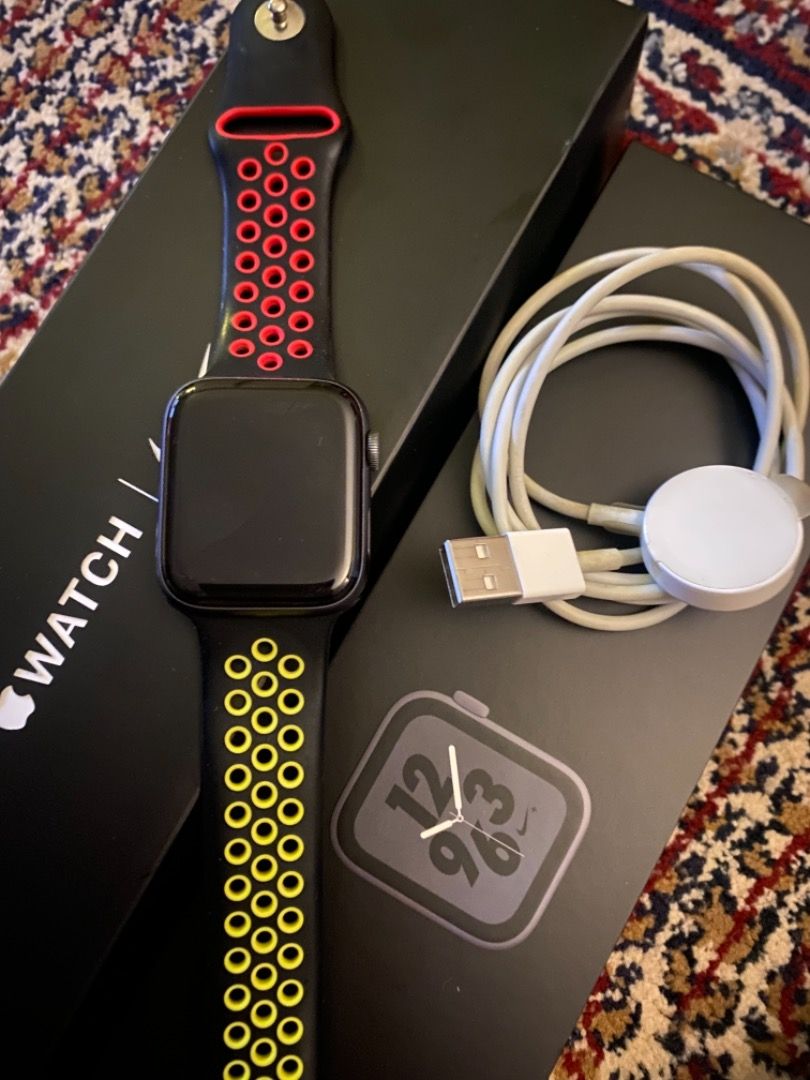 Apple Watch Nike Series 4 GPS 44mm Black Sport Mobile Phones