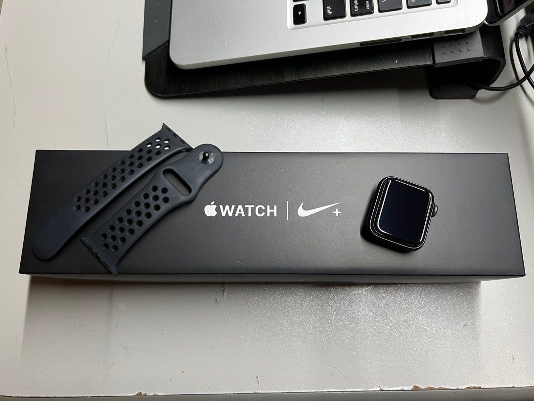 Apple watch series 4 nike box sale