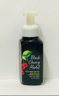 BATH & BODY WORKS GENTLE FOAMING HAND SOAP W/ WHITE TEA & GINSENG EXTRACTS - BLACK CHERRY MERLOT