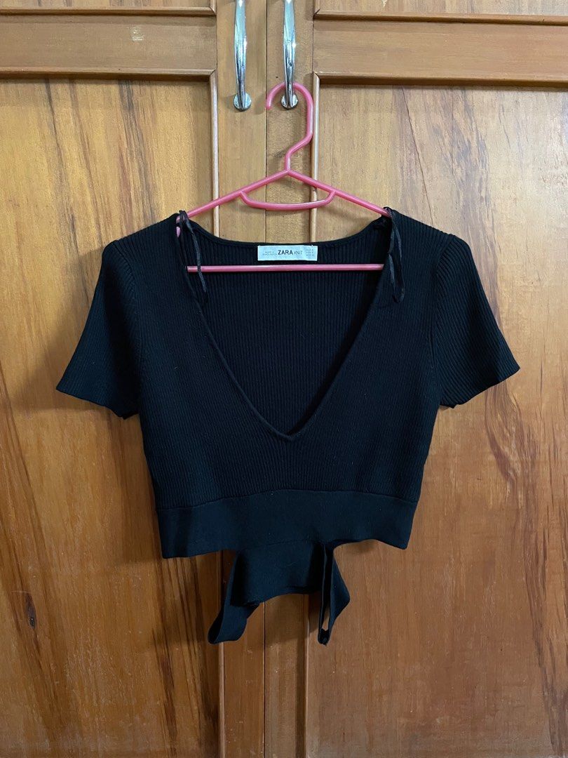 Black Zara Knit Top (Category: Others Tops) located in Quezon City. Submitted by monsdeclutter (Listing ID 1194503946, Image 1). Description: MOP: Gcash.