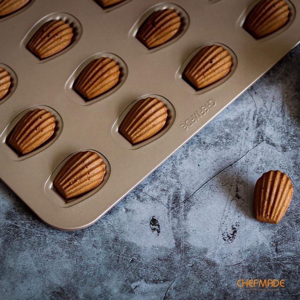 CHEFMADE 16 Cavity Carbon Steel Madeleine Cake Mold Non-Stick Oval