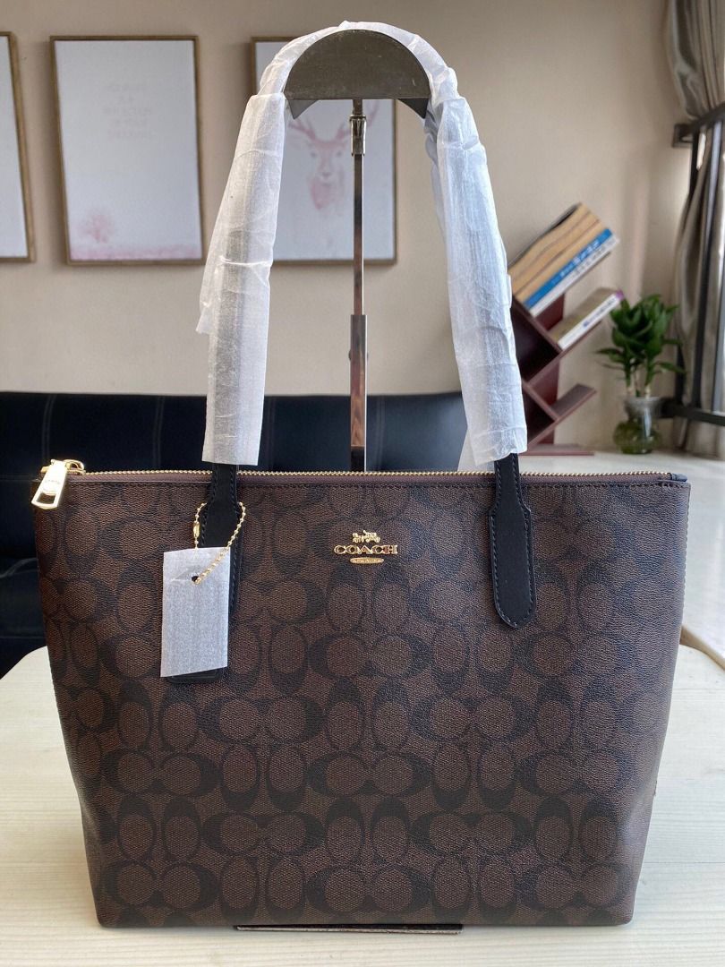 Coach bag hotsell with zipper