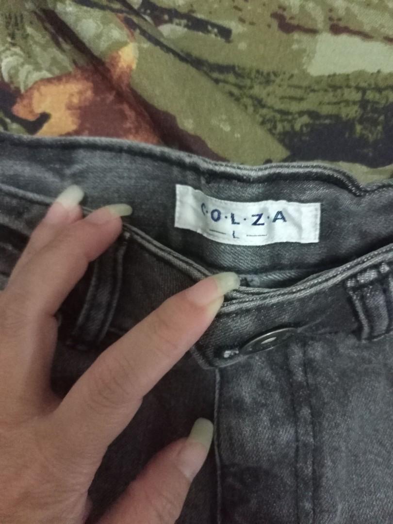 Colza tattered short (Category: Shorts) located in Santa Rosa. Submitted by lenborbs (Listing ID 1194418369, Image 3). Description: Colza tattered shorts, gray in color, L on tag waist = 14 inches Length = 12 inches NOTE: ALL ITEMS POSTED IS AVAILABLE UNLESS THERE IS A SOLD MARK.