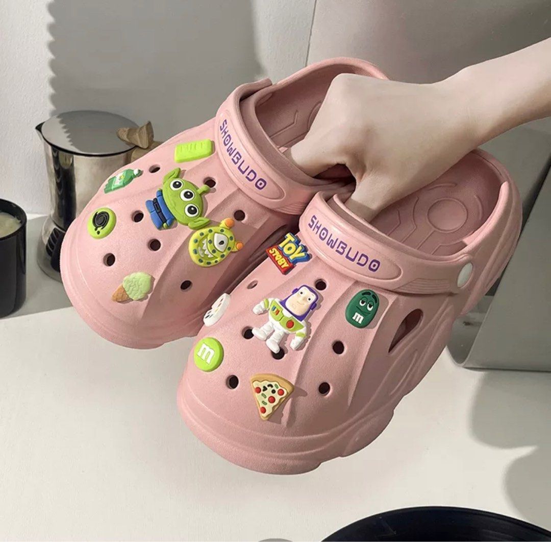 Covered slippers Women s Fashion Footwear Flipflops and Slides