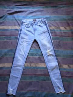 (Category: ) located in . Submitted by her_wardrobeee (Listing ID 1194369292, Image 1). Description: .