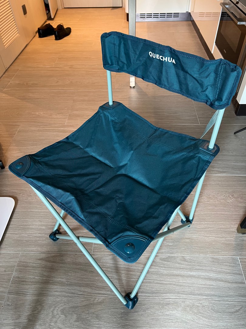 Decathlon Quechua folding camping chair basic, 運動產品, 行山及露營 Carousell