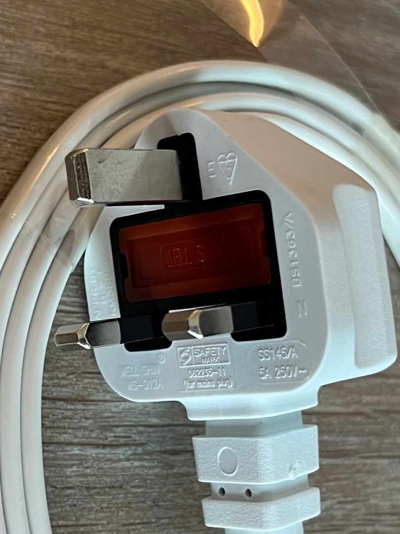 Devialet Phantom II power cord UK, 電腦＆科技, 電腦周邊及配件, 電腦線、轉接線及轉換器 Carousell