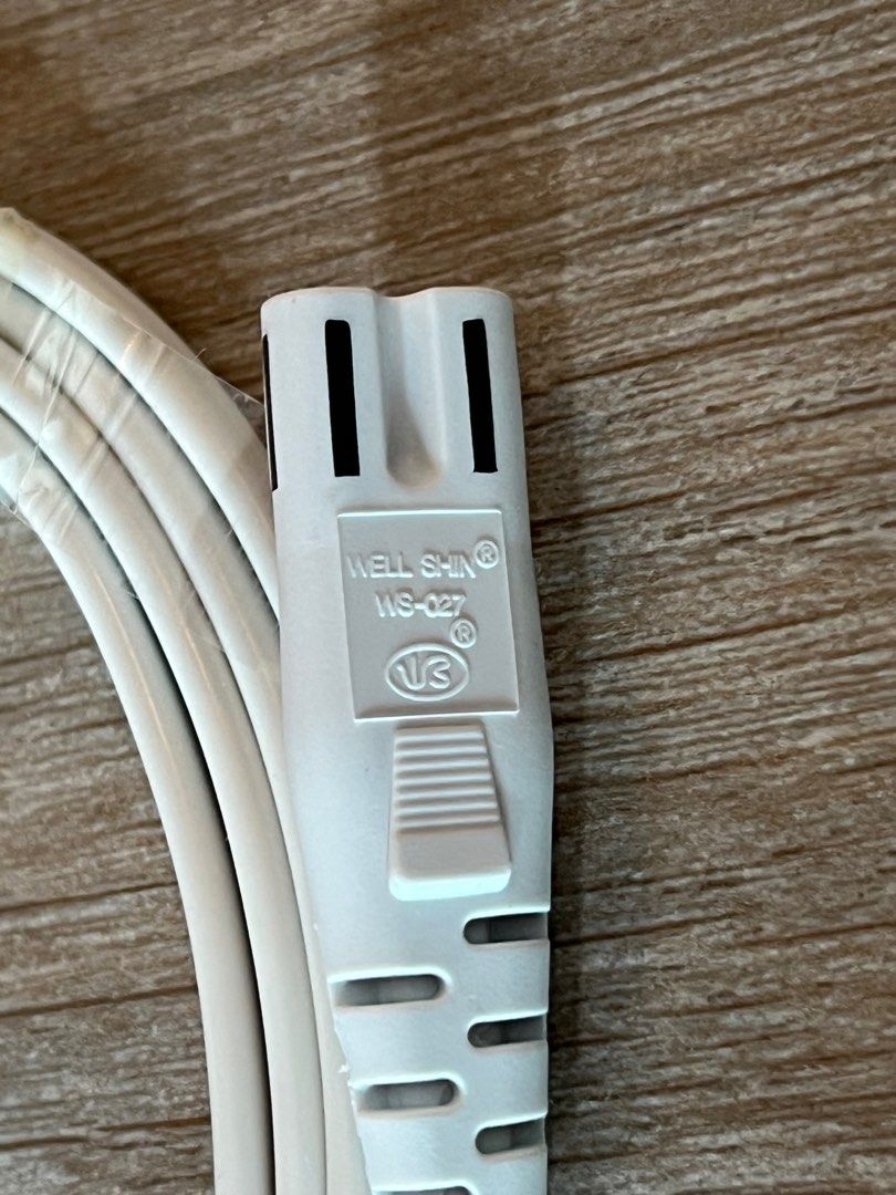 Devialet Phantom II power cord UK, 電腦＆科技, 電腦周邊及配件, 電腦線、轉接線及轉換器 Carousell