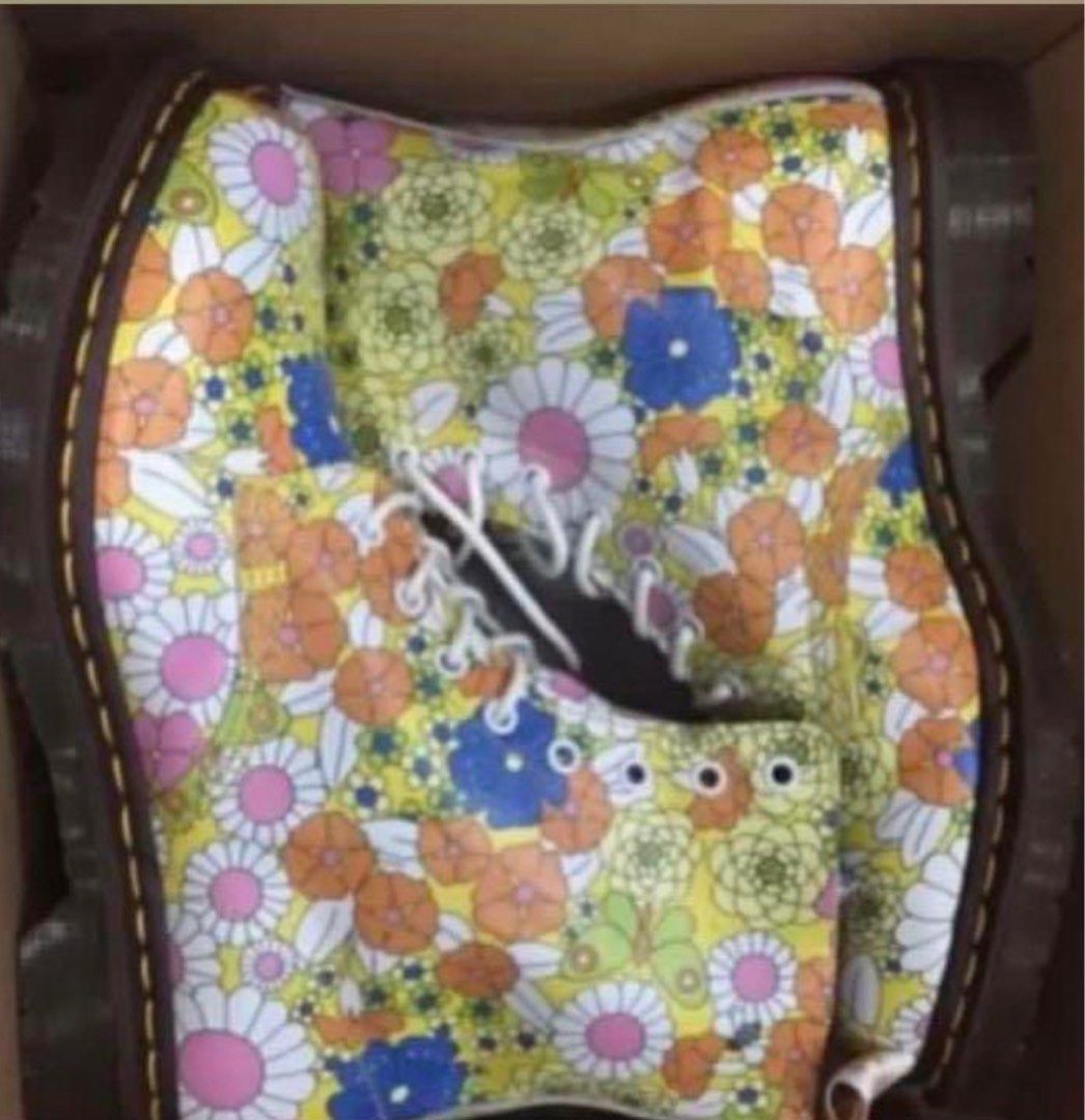 Dr Martens floral daze leather boots size UK 9 Dr Martens Green paint slick leather size UK 9 Dr Martens 1461 rainbow Glittler shoes low cut size UK