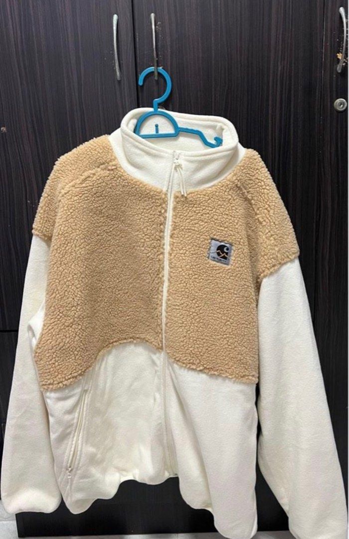 Size medium. (Category: Coats, Jackets and Outerwear) located in Singapore. Submitted by adzn25 (Listing ID 1194452597, Image 2). Description: Negotiable worn once. Size medium. From 65$ to 40$ only Can trade just offer. Pick up at my location. Hmu.