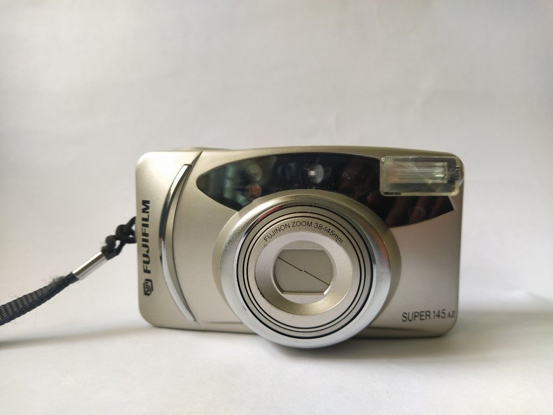 Fujifilm Super 145AZ point and shoot zoom film camera w/ working flash