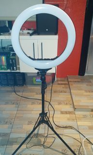 LED Ringlight 18" with Tripod