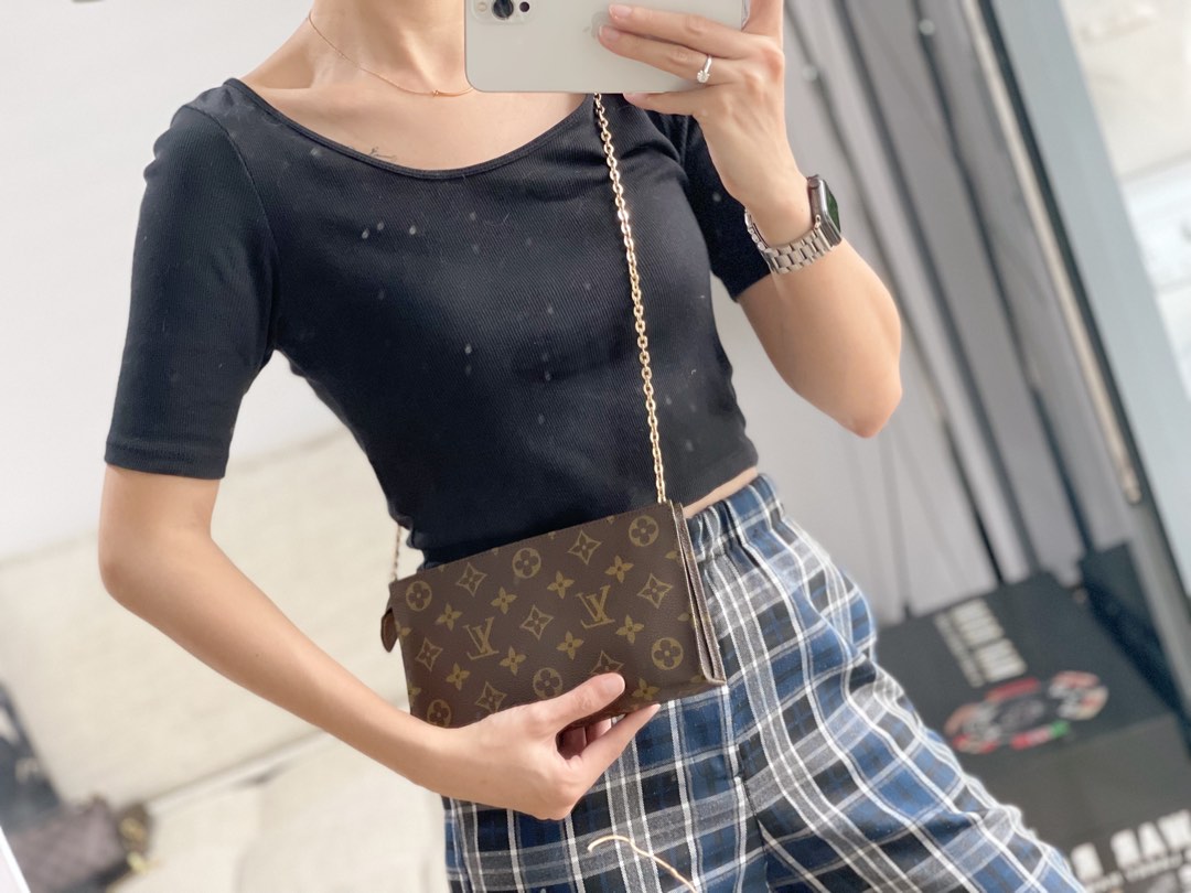 lv toiletry pouch 19 outfit