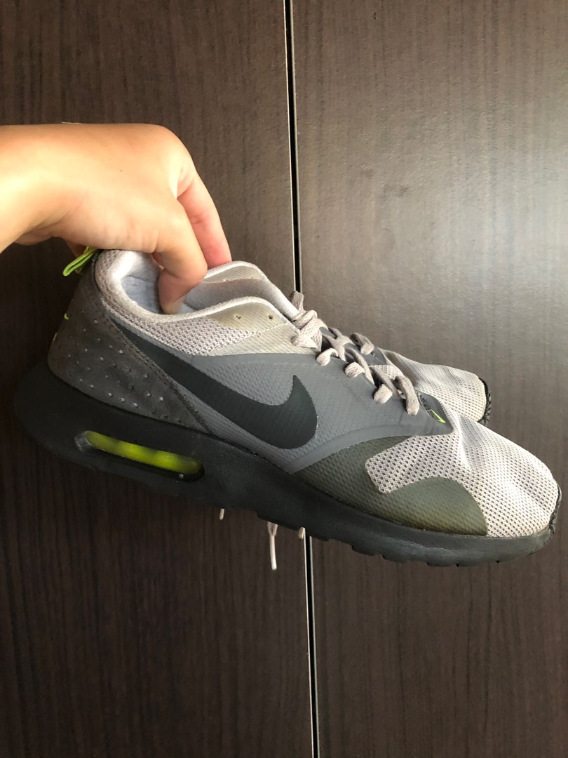 Air max tavas neon 2025