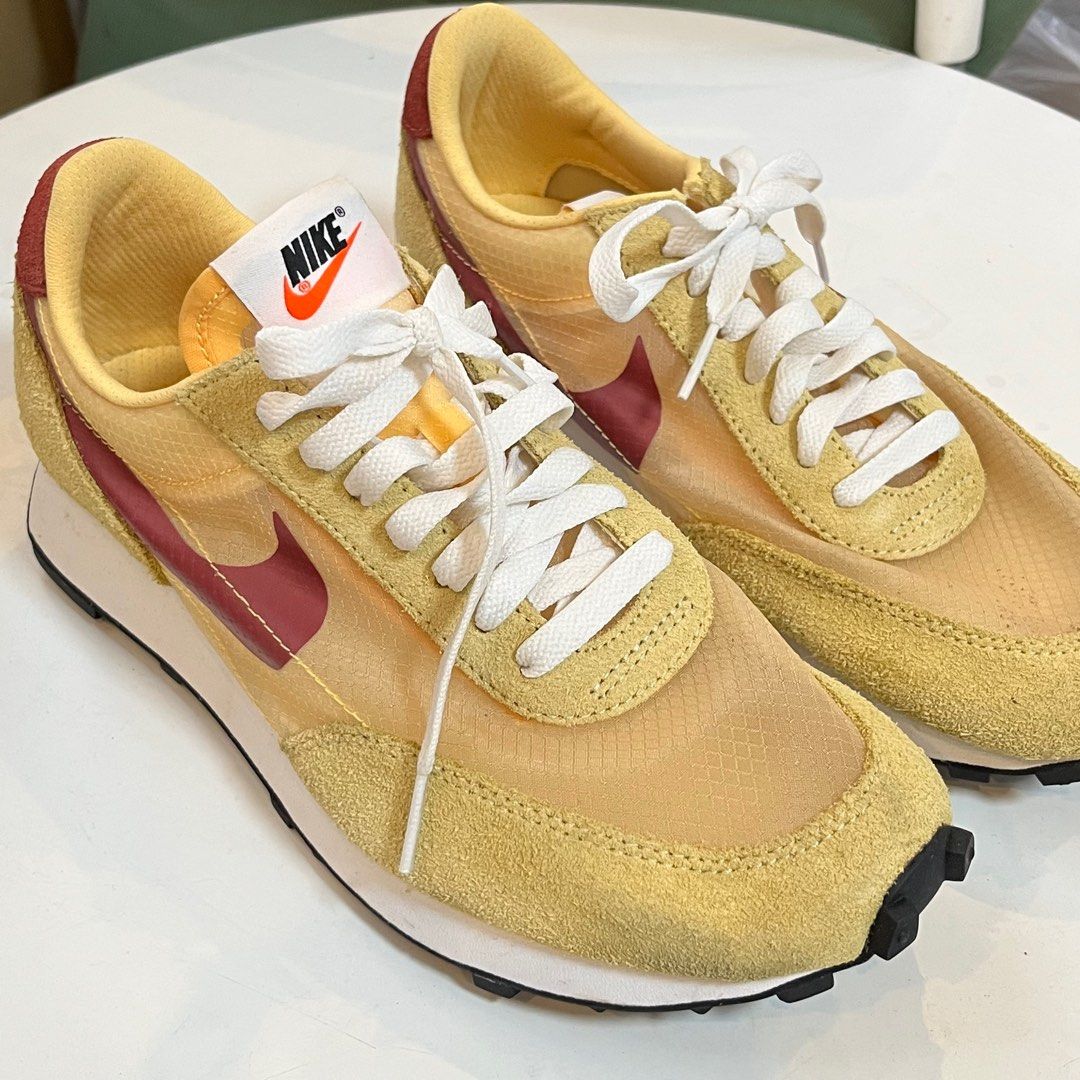 Nike on sale daybreak gold