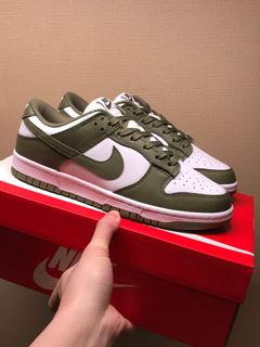 (Category: ) located in . Submitted by SNEAKERS.HUT (Listing ID 1194543446, Image 1). Description: .