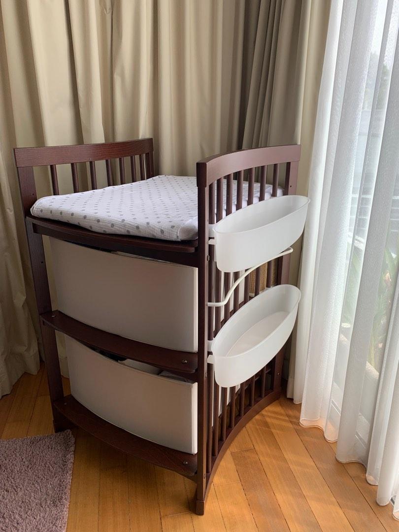 Stokke changing shop table walnut