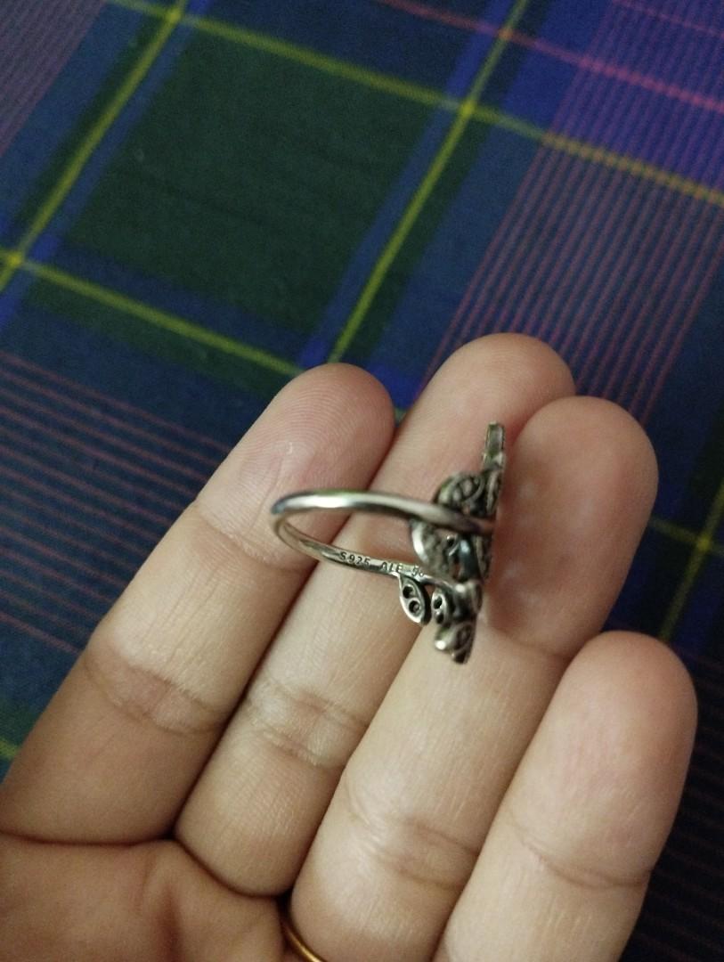 PANDORA SILVER RING (Category: Rings) located in Bayan Lepas. Submitted by MummyOR (Listing ID 1194384921, Image 2). Description: Pandora Silver 925 Ring Sorry no box. And need to go to Pandora to clean it (FOC) because too long keep into storage. No defect. Batu semua ada, tak ada kesan calar. Wear few times only. Selling because not wearing it anymore. 13cm diameter Not urgent sales, but is negotiable . Can self collect in Penang/Gurun..