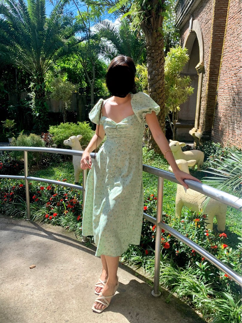 sage green floral midi puff sleeve dress, Women's Fashion, Dresses