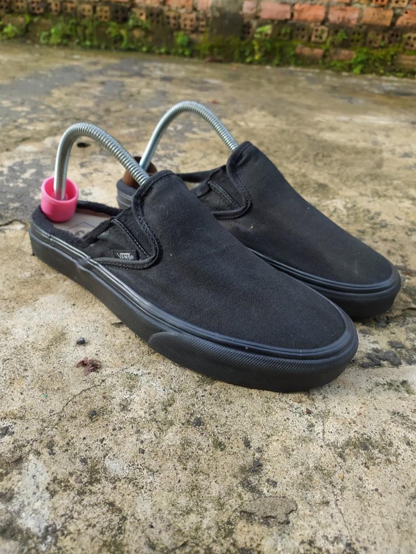 Sepatu sandal shop vans