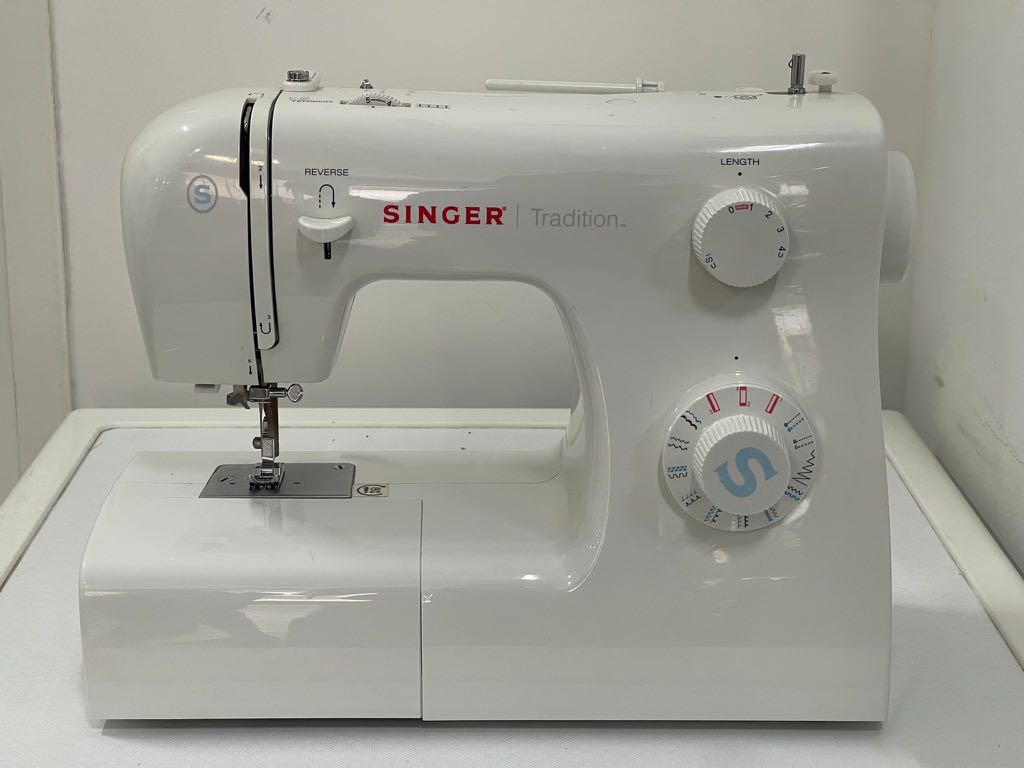 SINGER 2259 SEWING MACHINE Condition 8/10 $120, Hobbies & Toys ...